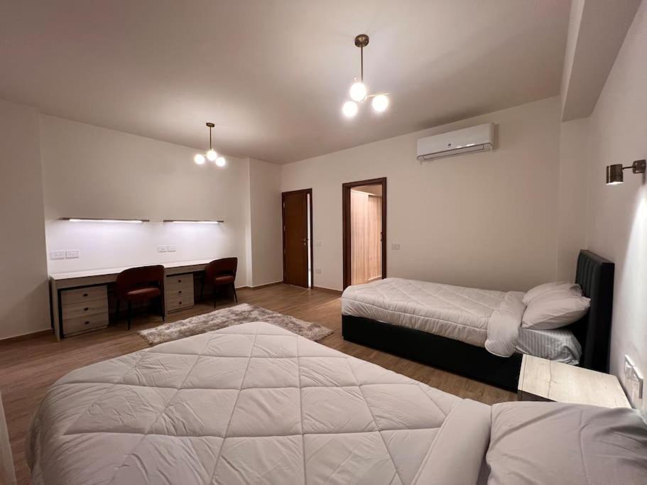 White Palace Served 11 * El Cairo
