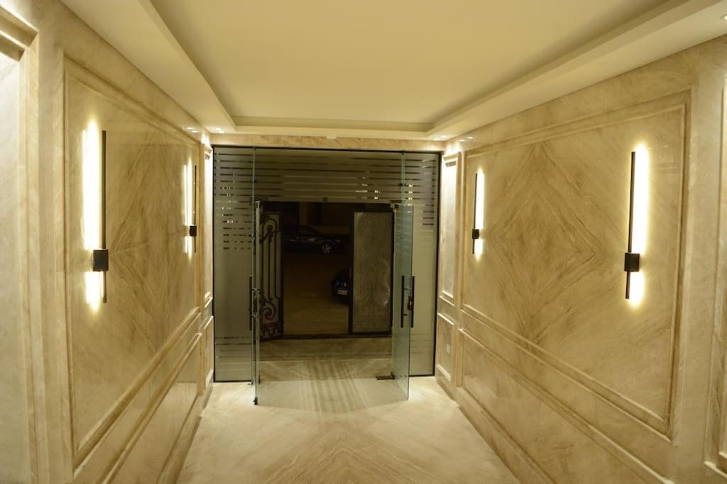 White Palace Served 11 * Le Caire