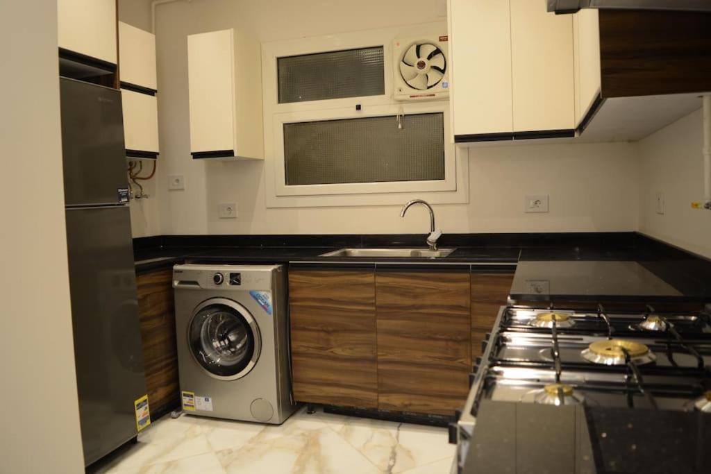 White Palace Served 11 * El Cairo